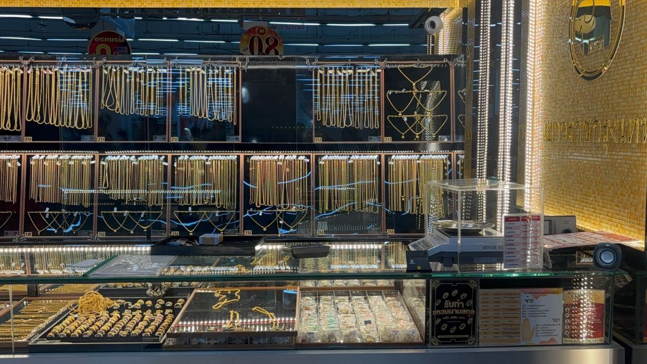 嫌疑犯抢劫金店，使用乒乓弹开道，逃走时携带24铢重的金子