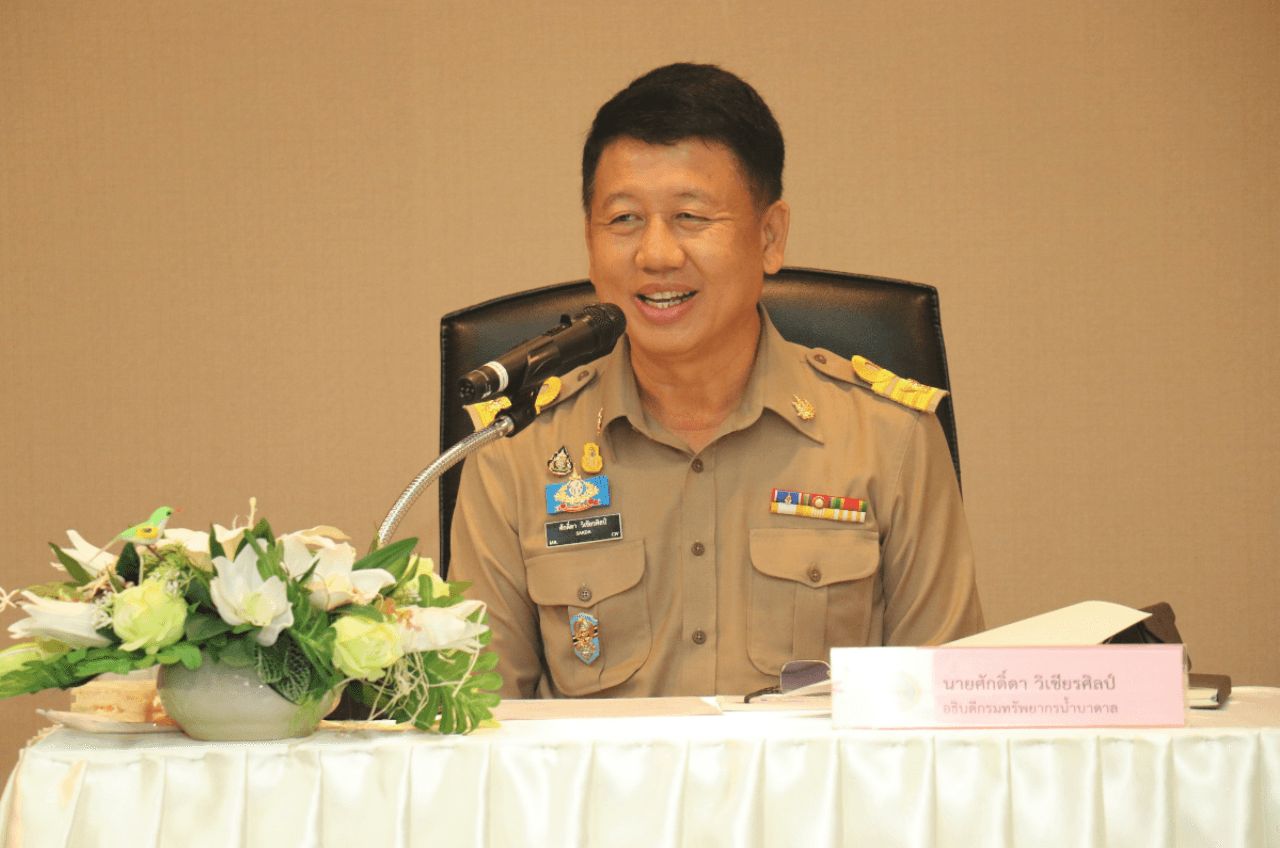 “萨克达·威猜西林”的履历：从前地质厅长到泰国为泰党的议员，再到即将上任的内政部副部长