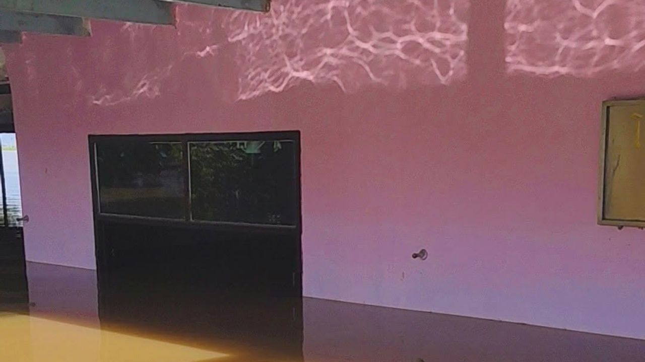 塞纳府“大城”水灾持续4个月未退 学校深陷水中 水位几近二楼