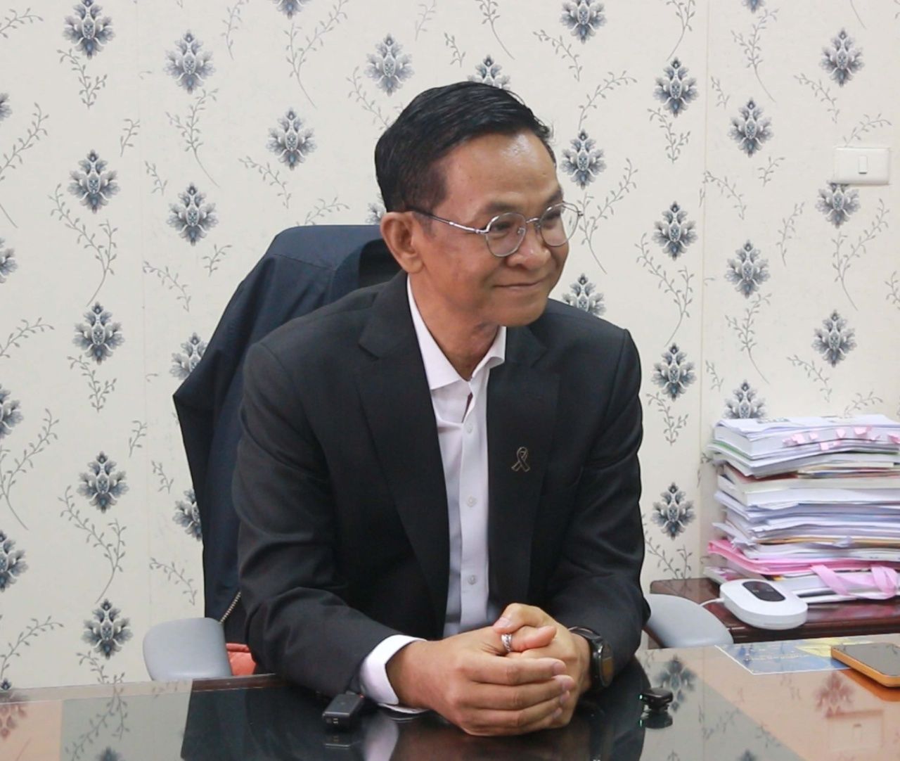 选举委员会向“瓦塔纳·查恩格劳”发布黄牌，要求法院下令为孔敬府新选举市长