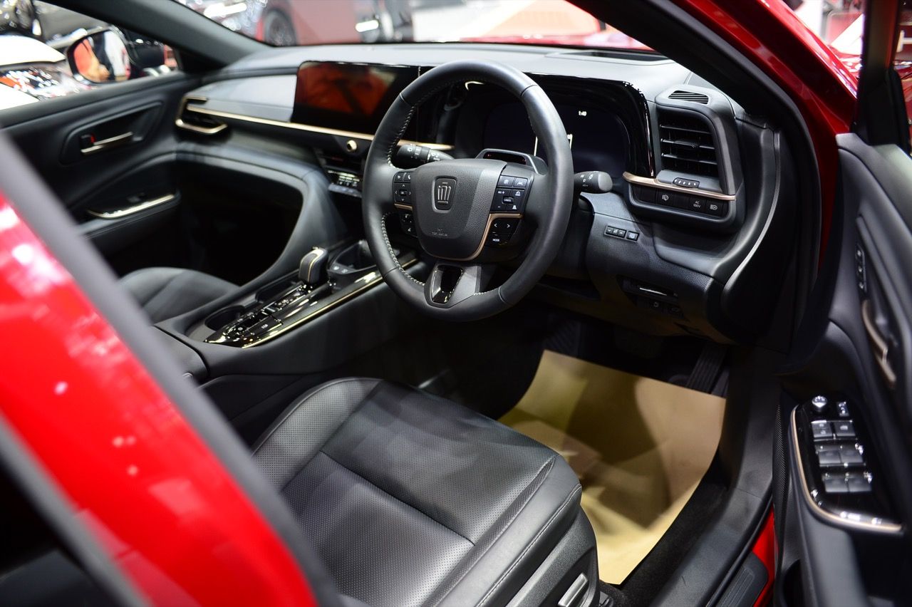 Big Motor Sales 上的亮眼新款 - TOYOTA CROWN SPORT SUV 由 ETON GROUP 提供优惠价格