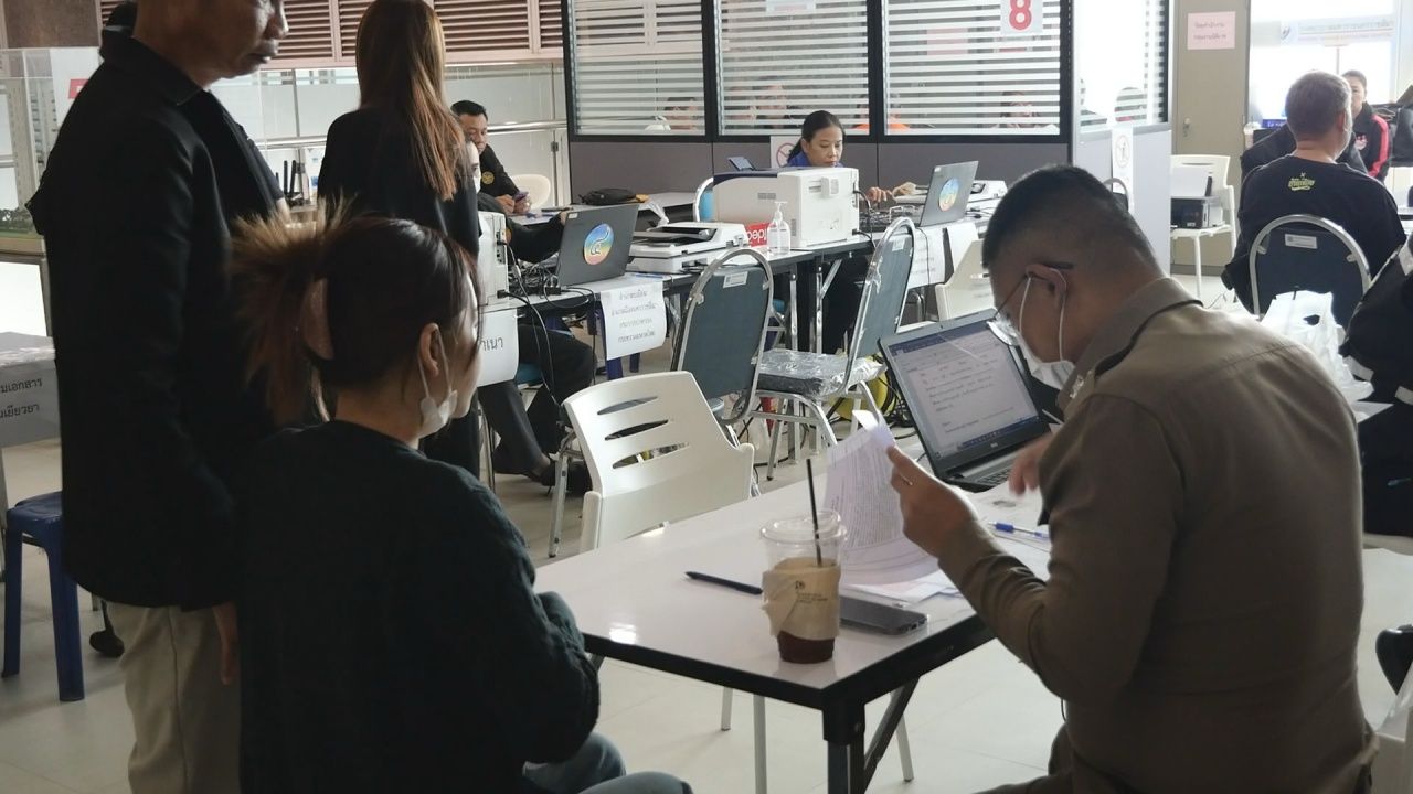 关闭身份验证中心，起重机压垮火车事故受害者，说明每位遇难者赔偿金额为177万泰铢