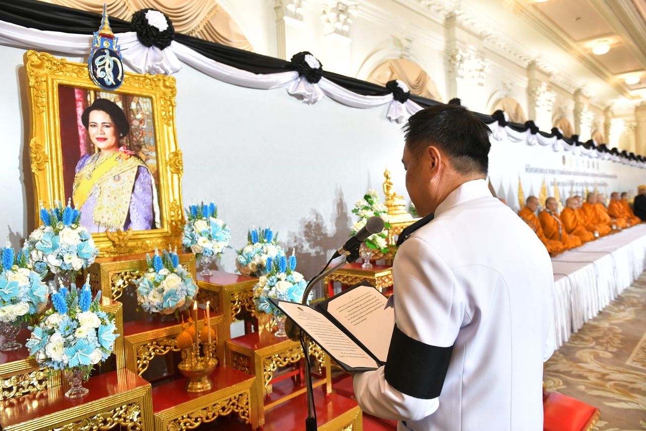 “总理阿努廷” 率内阁参加五宗教布施仪式，缅怀已逝皇后五十日