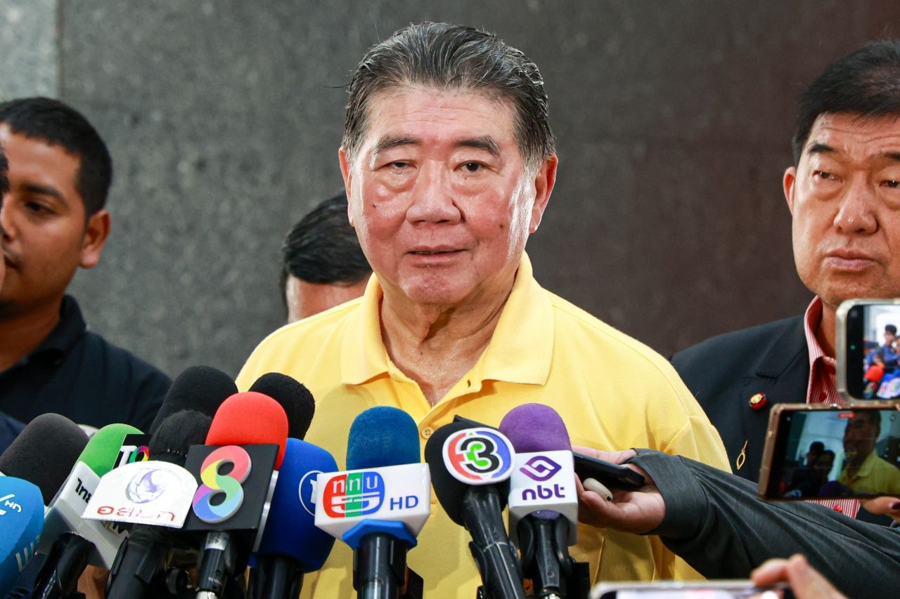 转告“安瓦尔”让柬埔寨停止射击，我们才能谈判，不能接受以泰国平民为目标