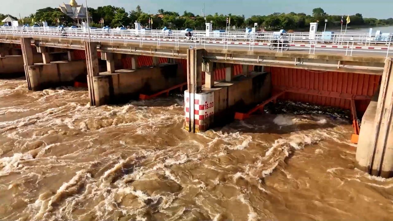 大坝尾部仍然遭受洪水影响 超过100户家庭受到洪水影响已有一周