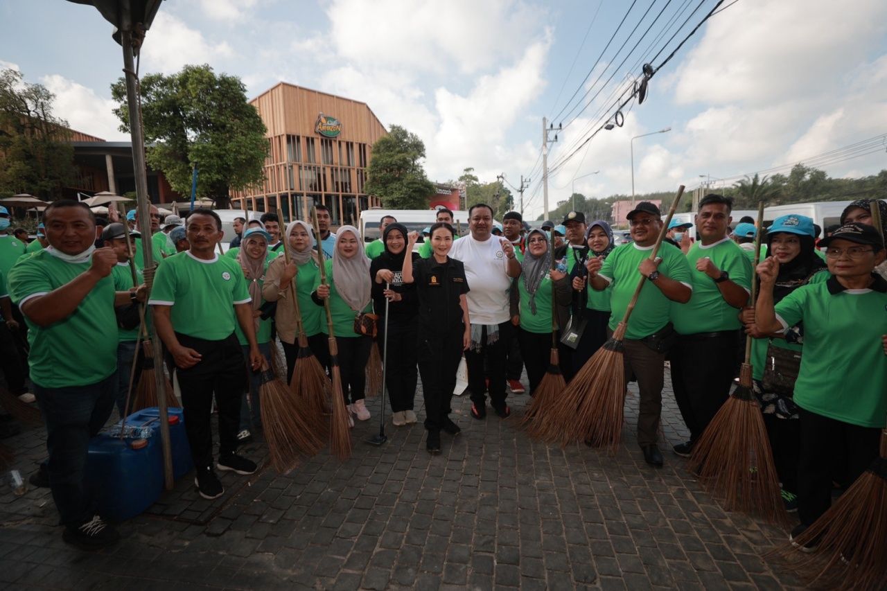 “纳卢蒙”带领教育部调查多所学校,派遣职业团队Fix It帮助修复住宅电力