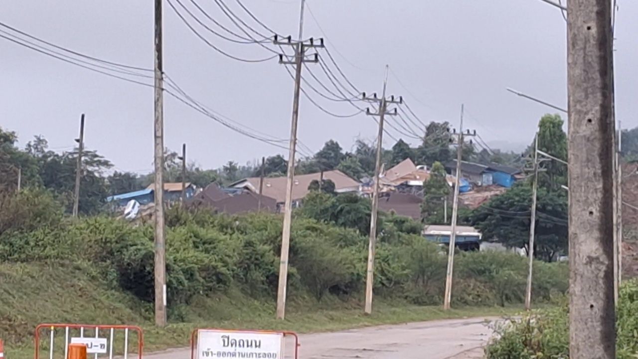 弃土山在湄磨矿滑落压塌多栋办公室-宿舍