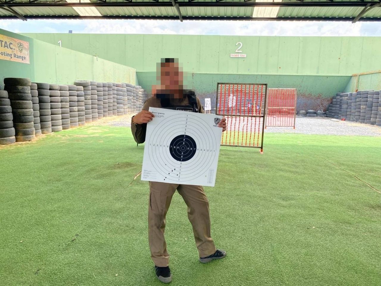 警官用.38口径手枪射杀油站员工 称曾有争执 母亲悲痛哭喊为何杀我儿