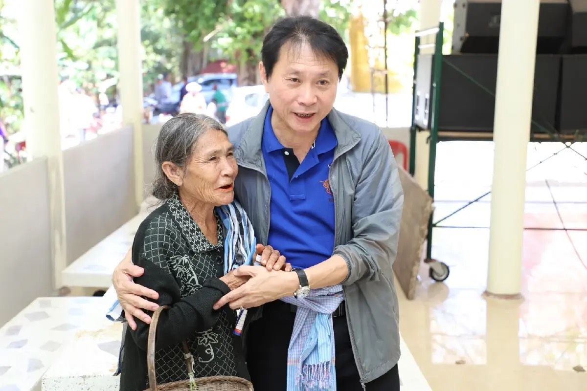 “曼公 榕察拉菌” 前自由泰国党议员加入为泰党 增强东北地区选举实力