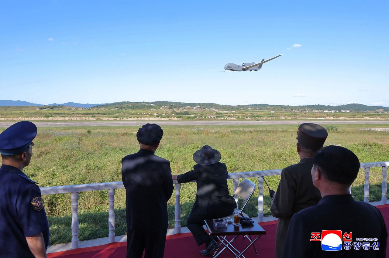 金正恩参与无人机攻击测试，命令加速AI发展以提升朝鲜军力