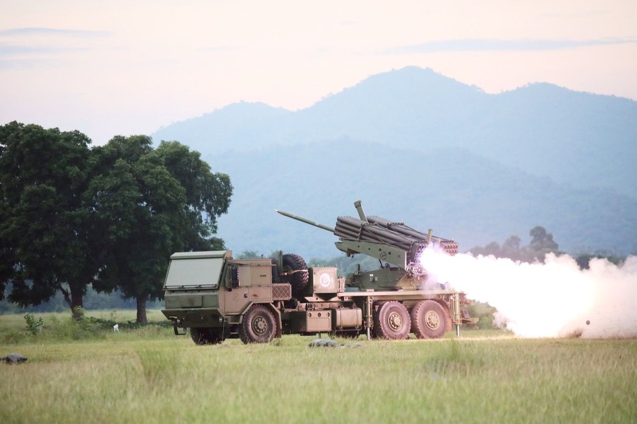 多管火箭发射平台D11A射至金边