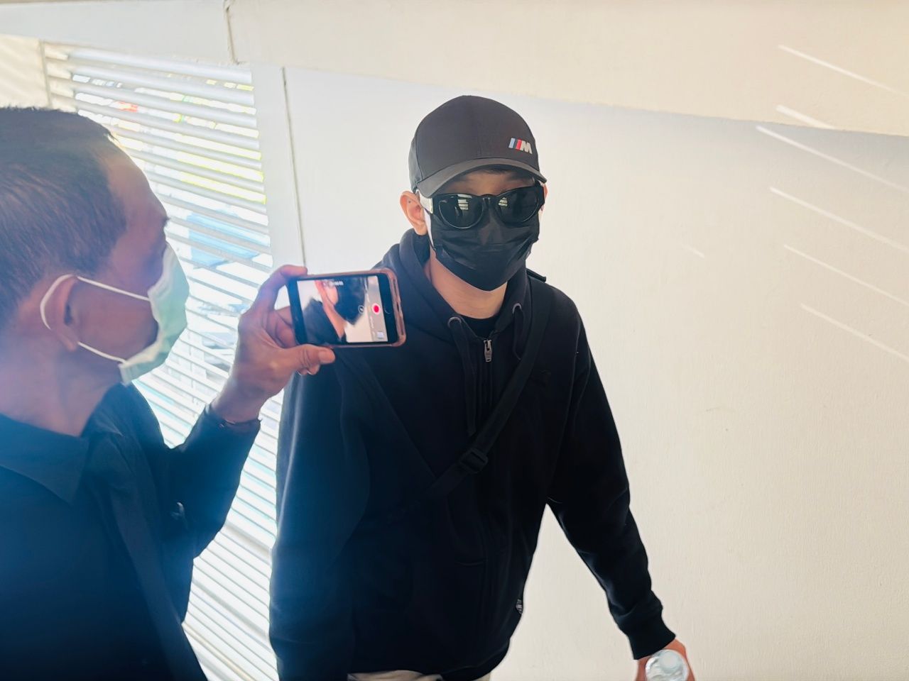 加速调查“纳普蓬”案件,G先生拜访警方就“氰化物”案作证否认回答媒体提问