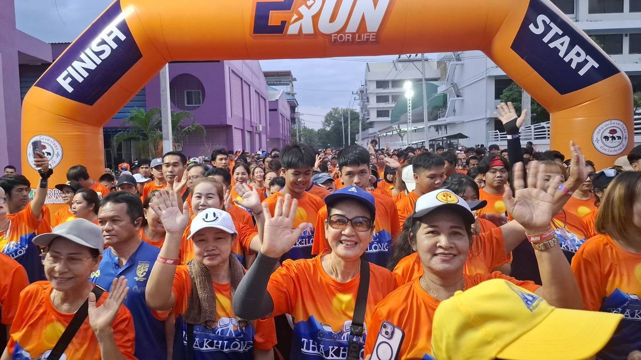 群众参与“打造健康的Tha Khlong居民项目”健康步行和跑步活动