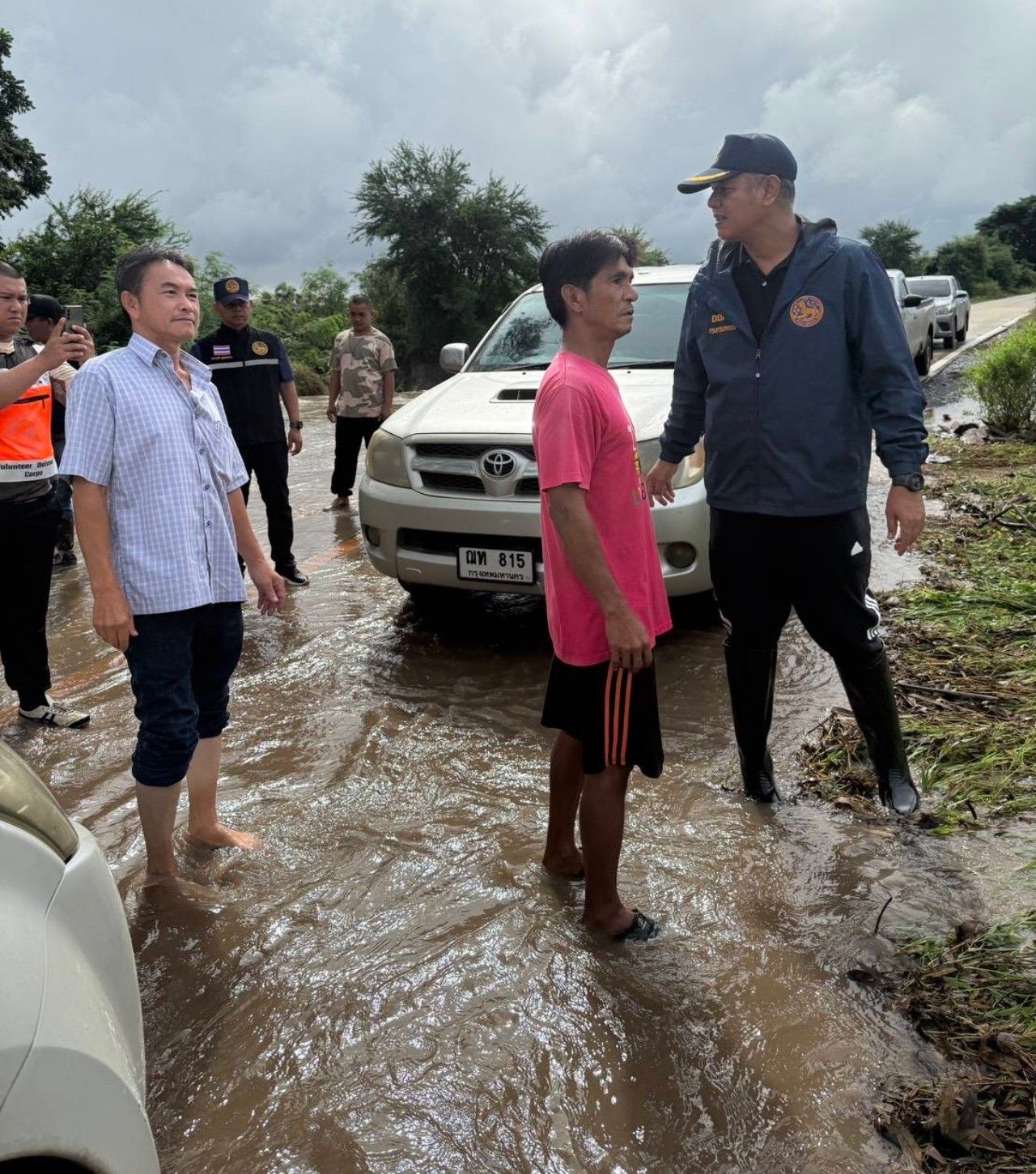 暴雨袭击,博普罗伊县严重,山洪淹没2个镇6个村庄,紧急救援灾民
