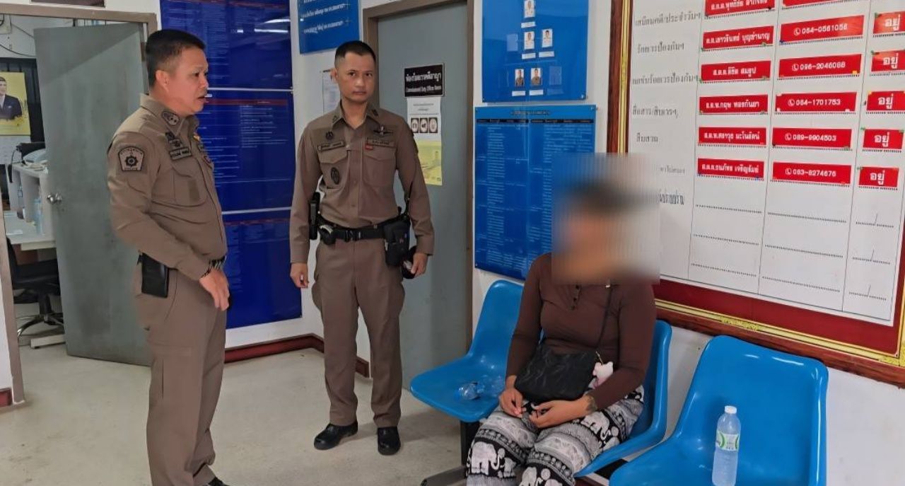 等待士兵审问BHQ护卫洪森，声称已辞职，不是柬埔寨间谍