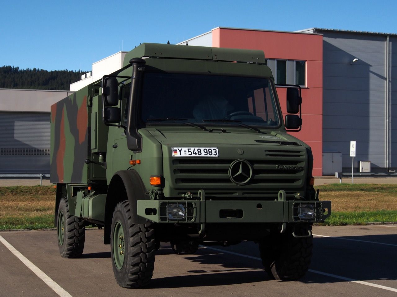 帅气的泰国军车：梅赛德斯-奔驰UNIMOG军用车