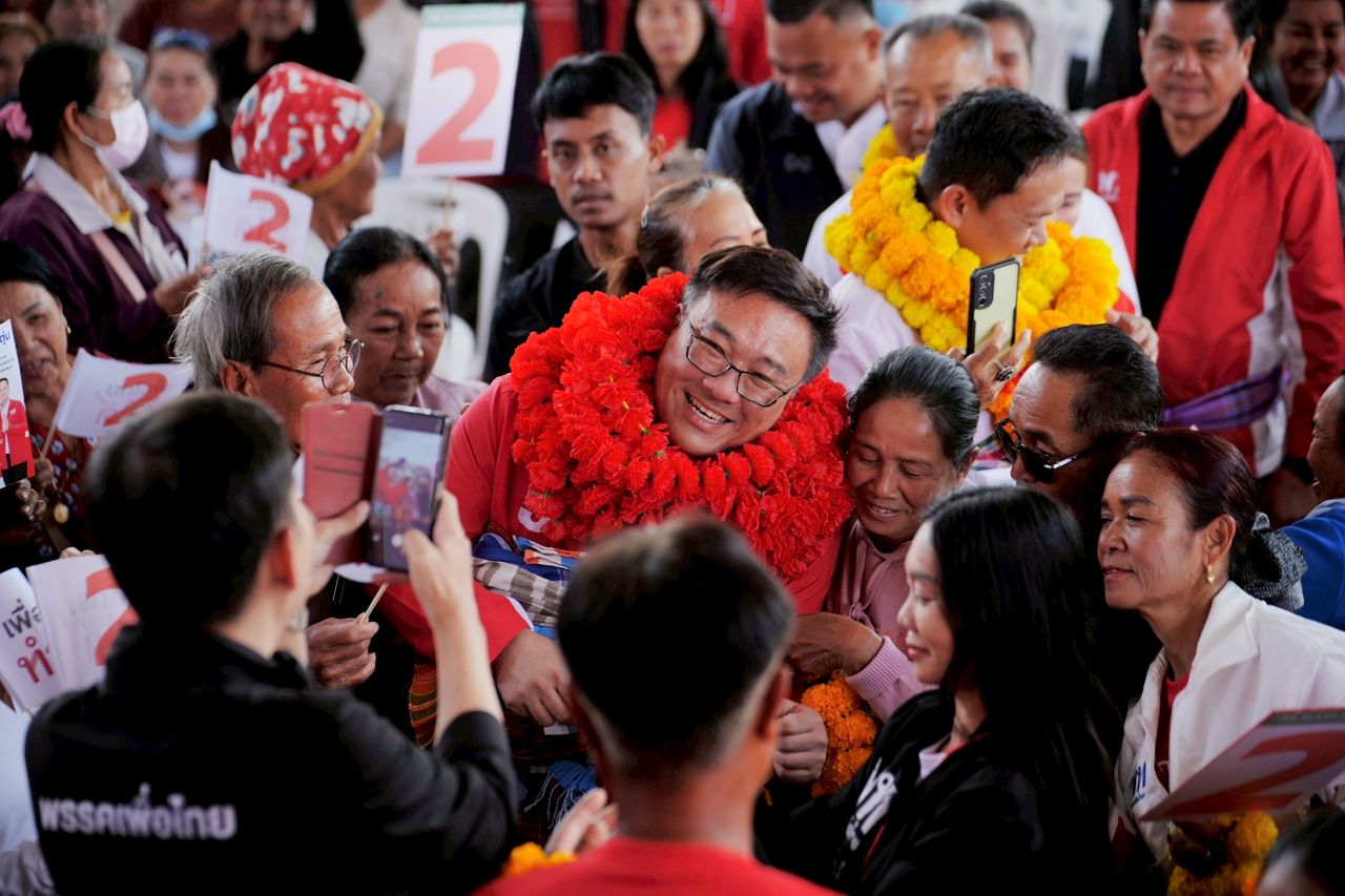 “朱拉潘”在汶干府拉票，恳请民众选择为泰党赢得整个府，提出泰国无贫困政策