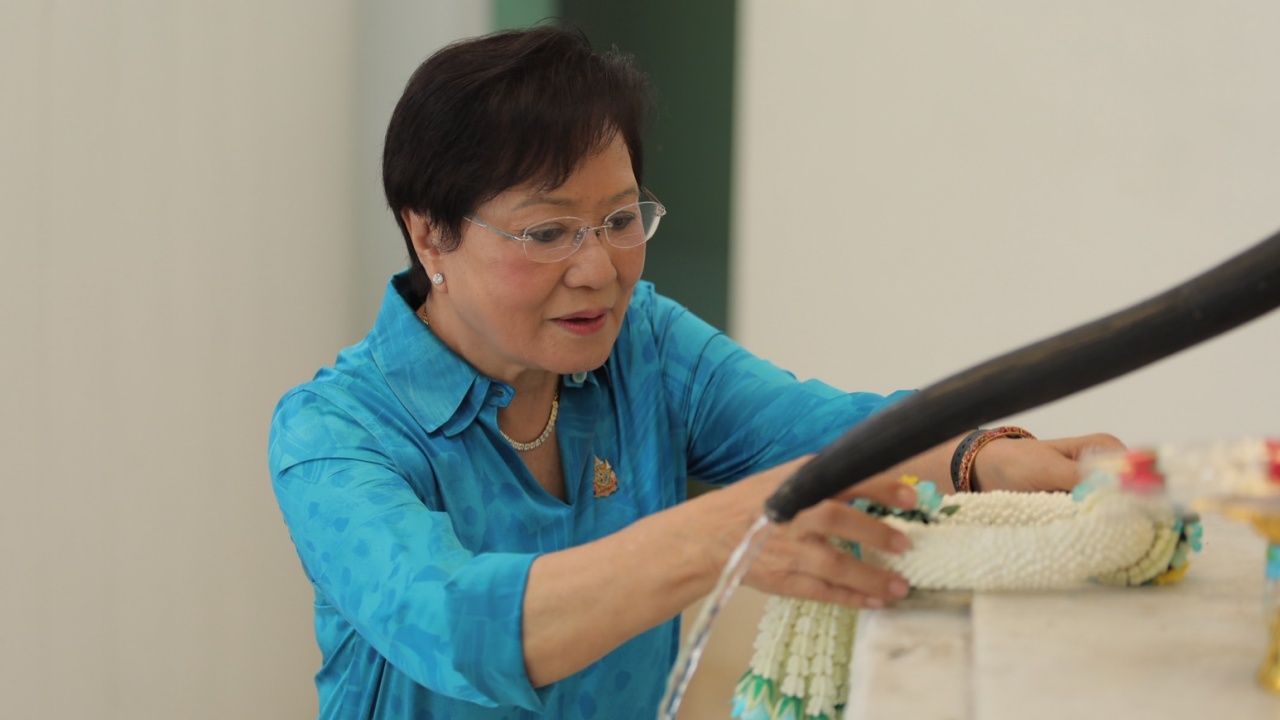 “昆英甘拉雅”告别地母，携手“博士艾”成立“泰国前进党”，倡导教育建设国家