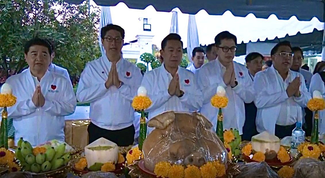 泰国人民党在曼谷主神祠祈福 备战新年选举