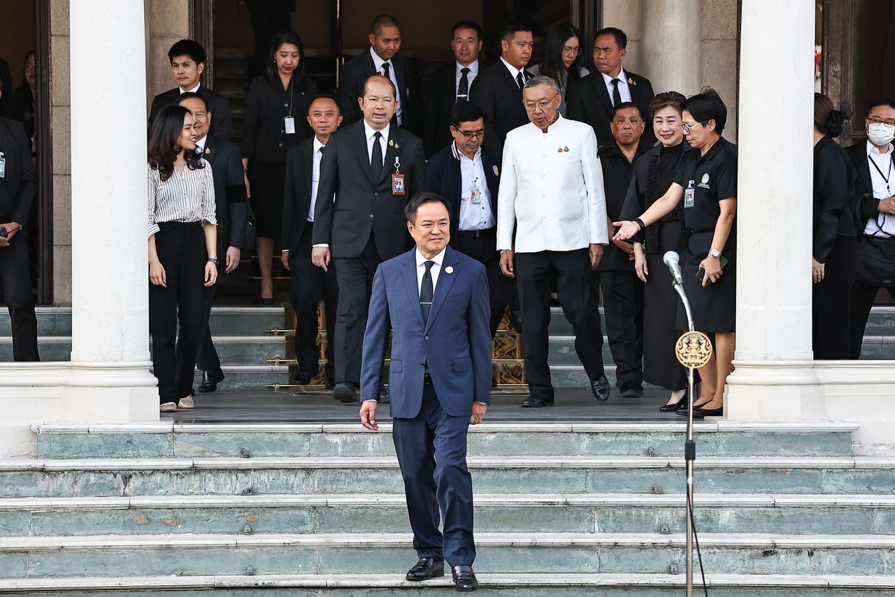 “阿努廷” 表示可能会有 MOU 69 关注边界问题,并讽刺“朱尔潘”称一直与父亲商谈