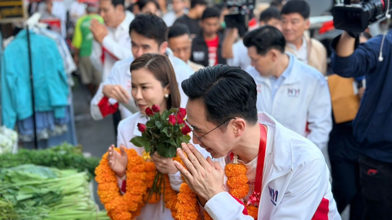 “约萨昌”对为泰党的政策能够触及民众感到高兴，协助曼谷选区候选人竞选，受到热烈欢迎