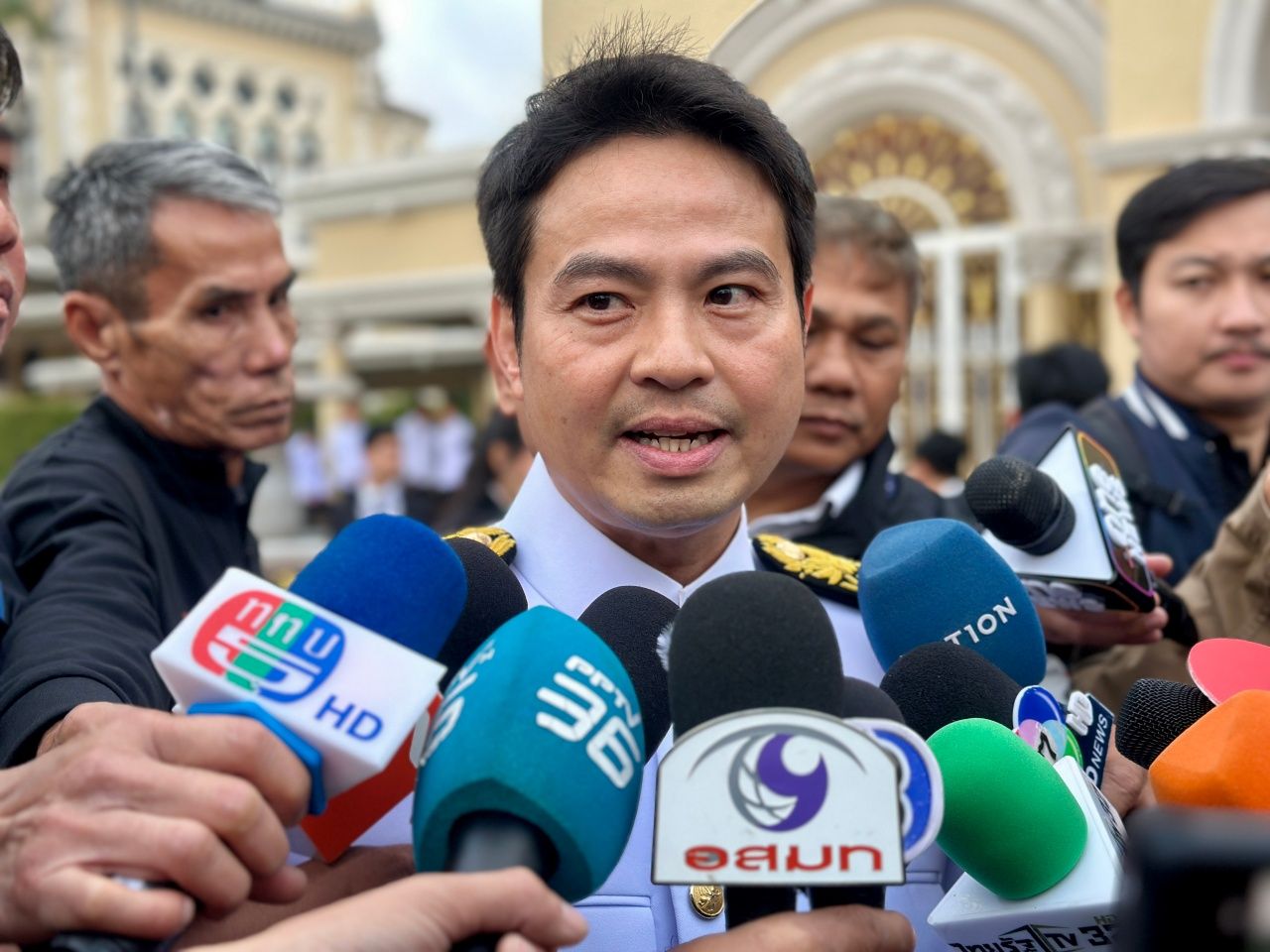 “帕拉登” 坚称泰自豪真诚修宪 最终接受“半价+ 第二阶段”暂停 因解散议会