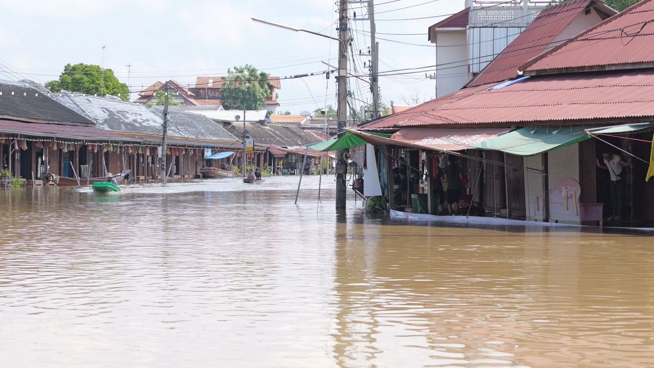 “安帕瓦水上市场”被海水倒灌淹没人行道 指出不影响晚间市场