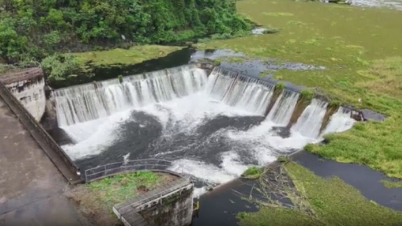 素可泰:水溢出溢洪道,淹没旁路高50厘米,封路禁止通行