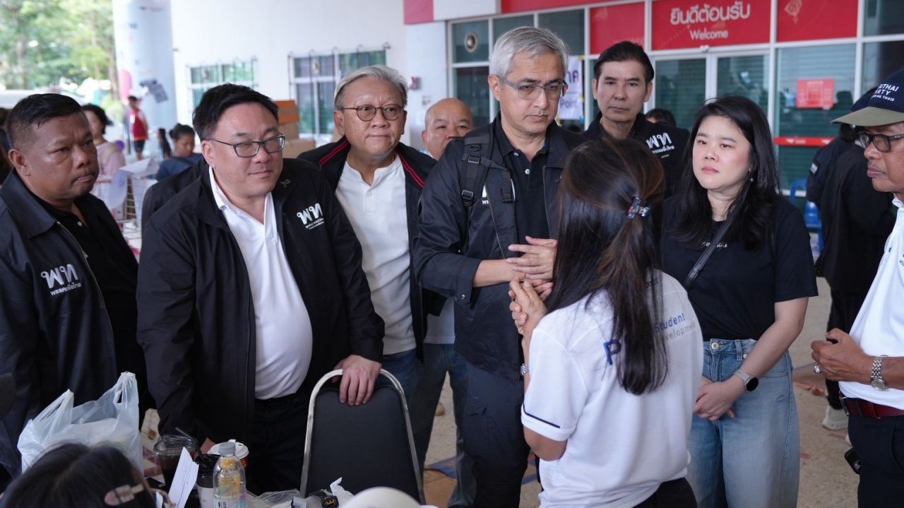 “朱拉潘” 呼吁政府优先清除民众家中的泥浆