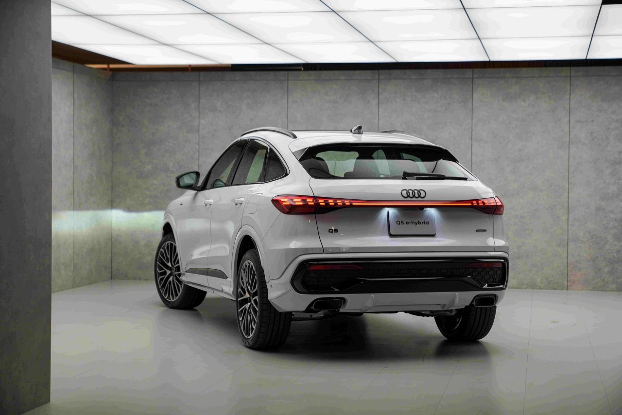 全新 Q5 e-hybrid 插电式混合动力 SUV 已在泰国上市，起价 400 万
