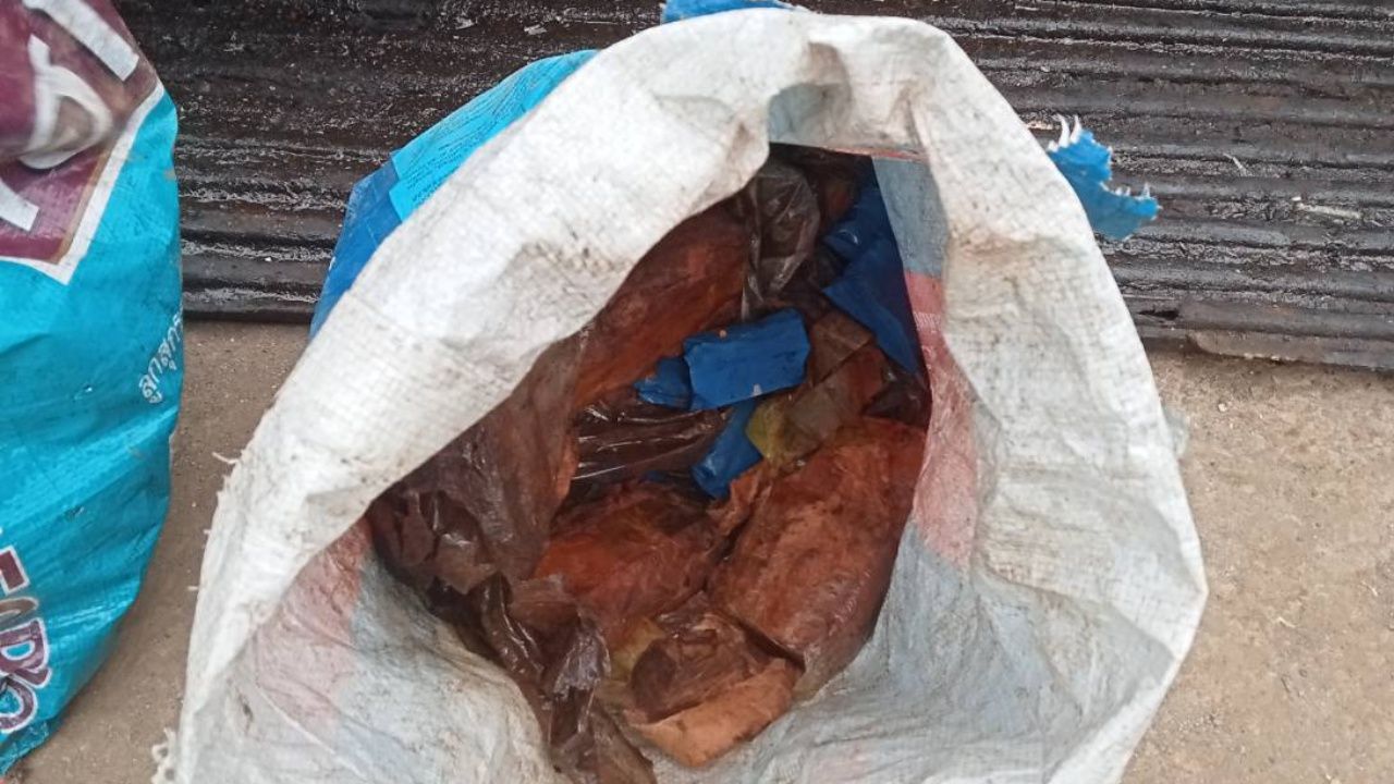 开车六年才发现藏有8万粒摇头丸，男子透露从毒品防治局拍卖得来的皮卡车