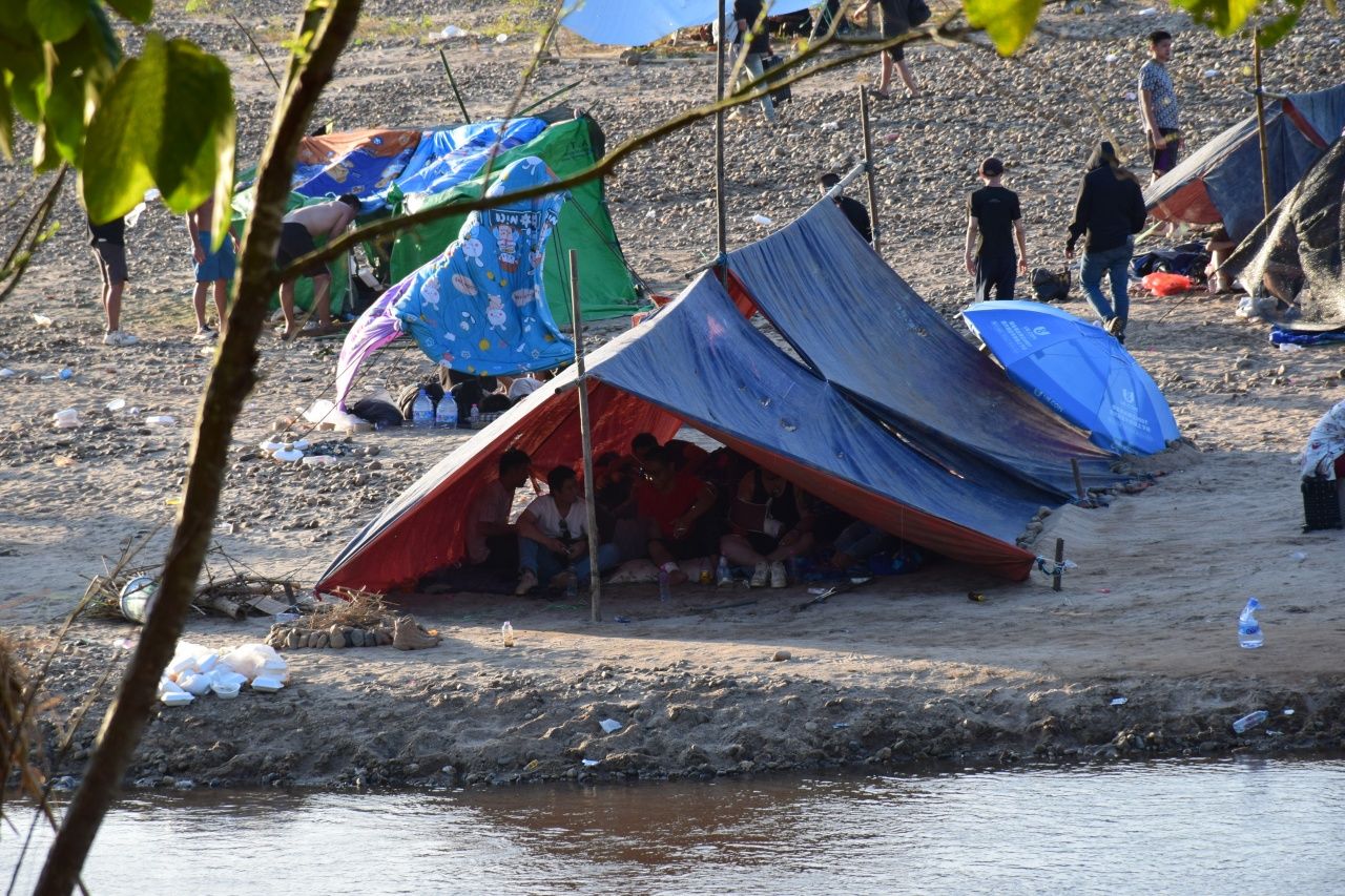射击烟弹警告 缅甸国内战斗造成60迫击炮弹落入泰国