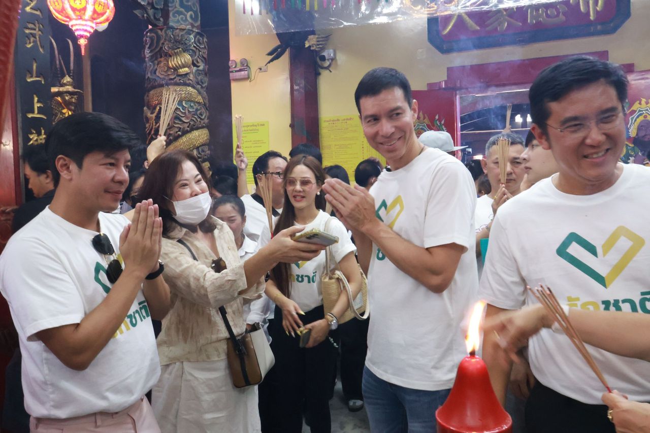 “爱国党”总理候选人在วงเวียนใหญ่进行竞选，Dr.เจษฎ์斥责วิโรจน์仍未意识到讽刺军队的问题