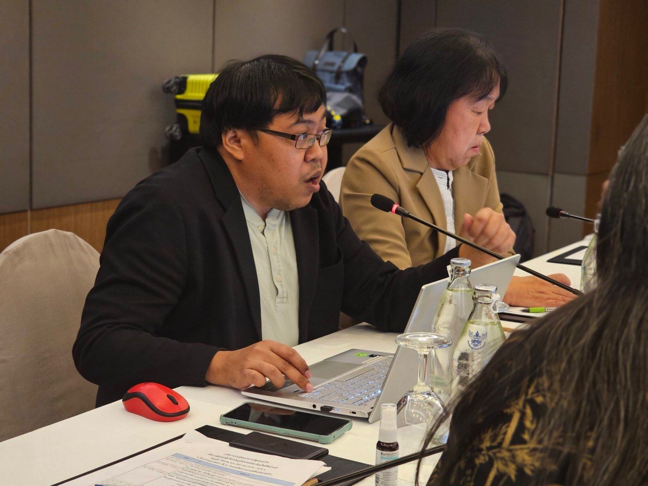 Neta 电动车客户投诉消费者委员会 零件短缺中心关闭 白色标志缓慢