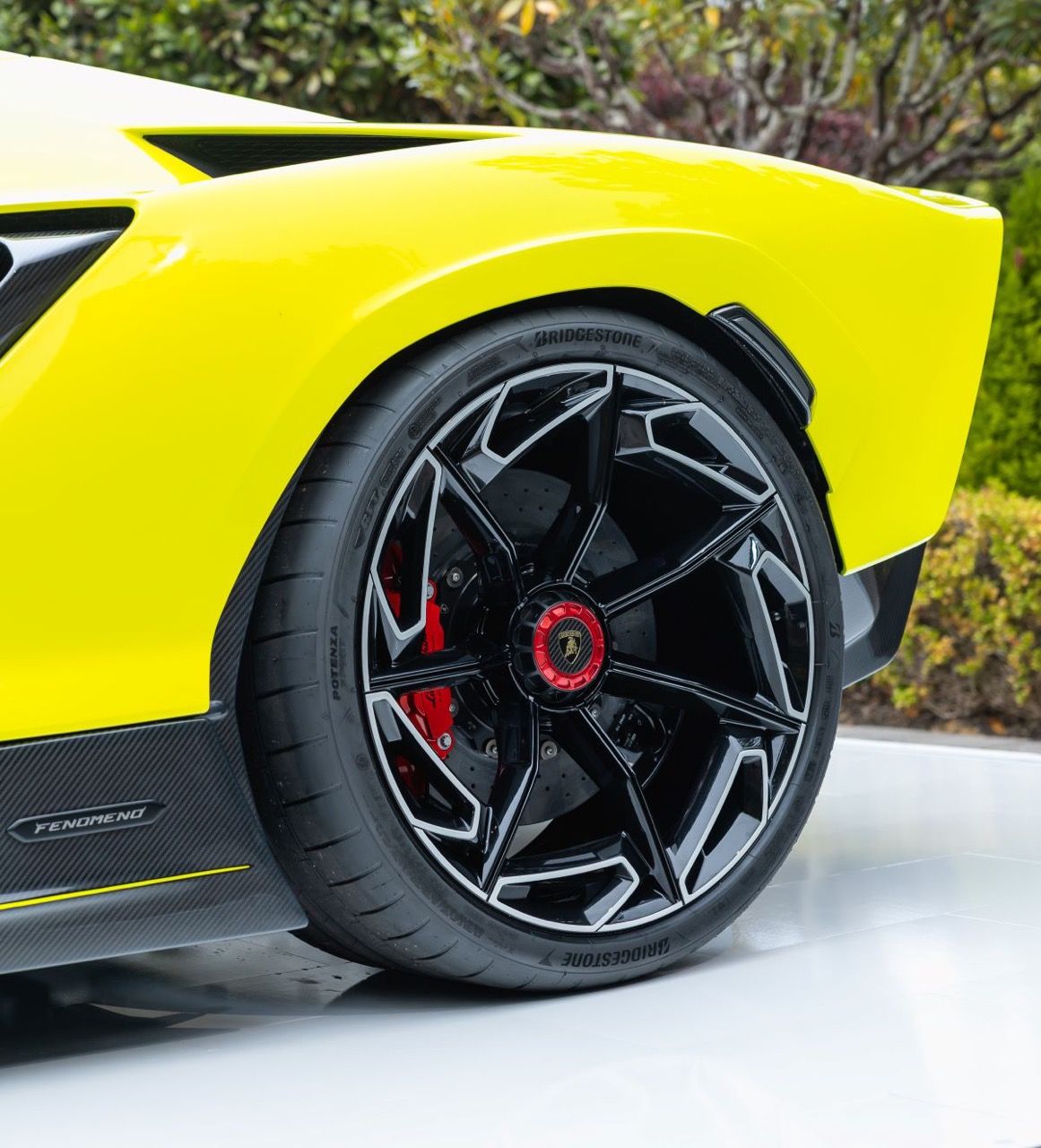 Bridgestone Potenza Sport 用于 Lamborghini Fenomeno 的轮胎
