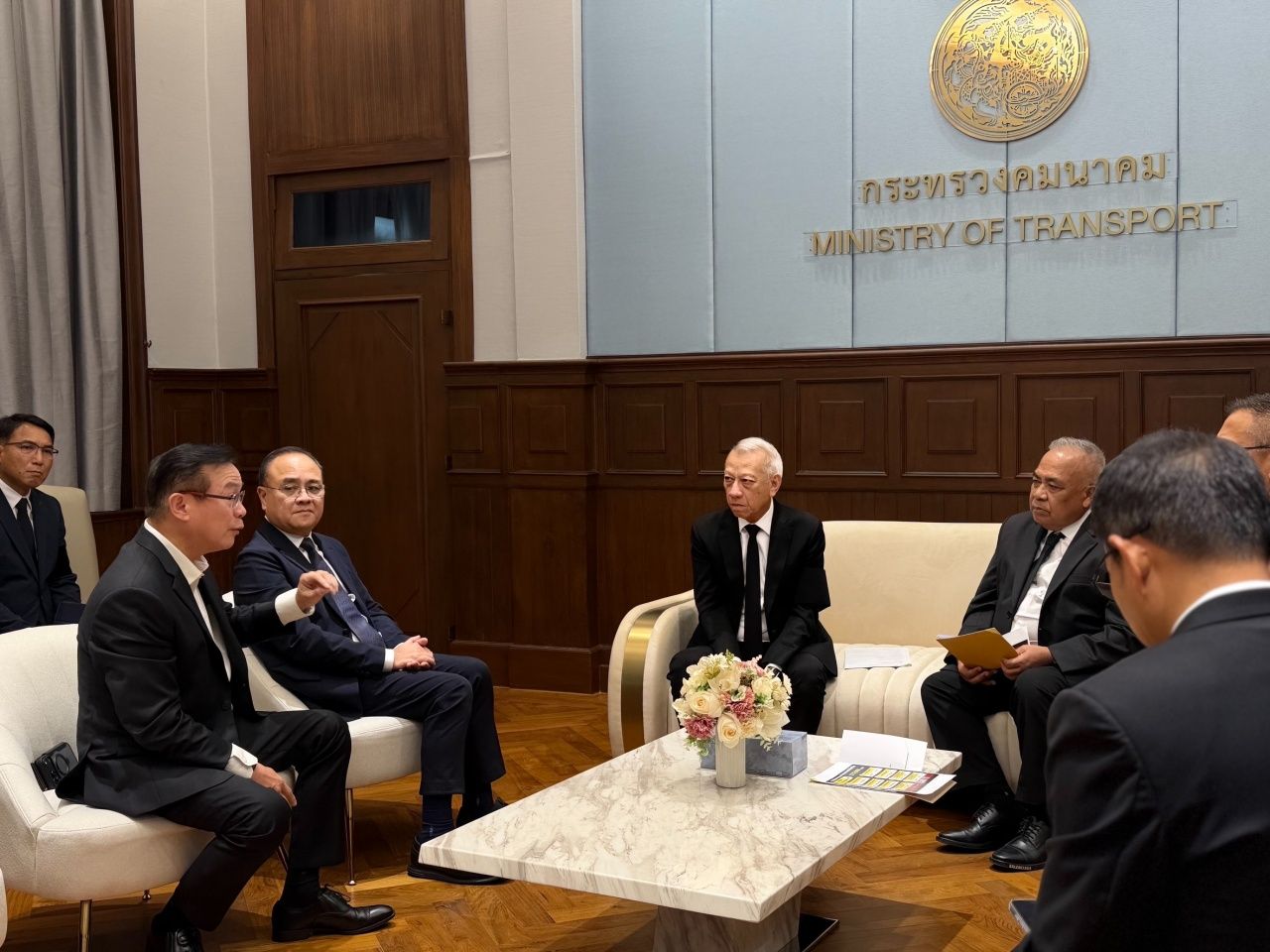 “Pipat”下令加快对起重机倒塌压垮火车事故的赔偿，命令保险公司立即支付遇难者赔偿