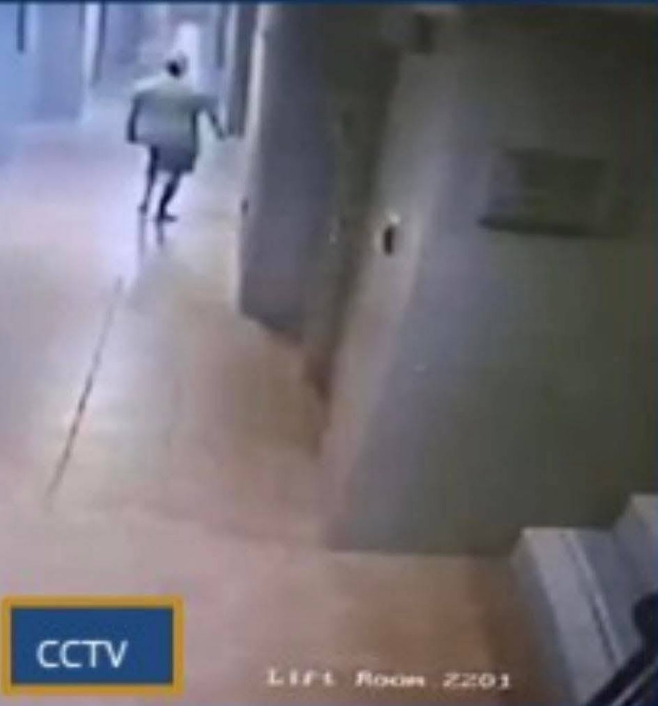 控制普吉岛豪华酒店保安主管，指认闯入“女DJ”房间的犯罪现场，恢复闭路电视证据链