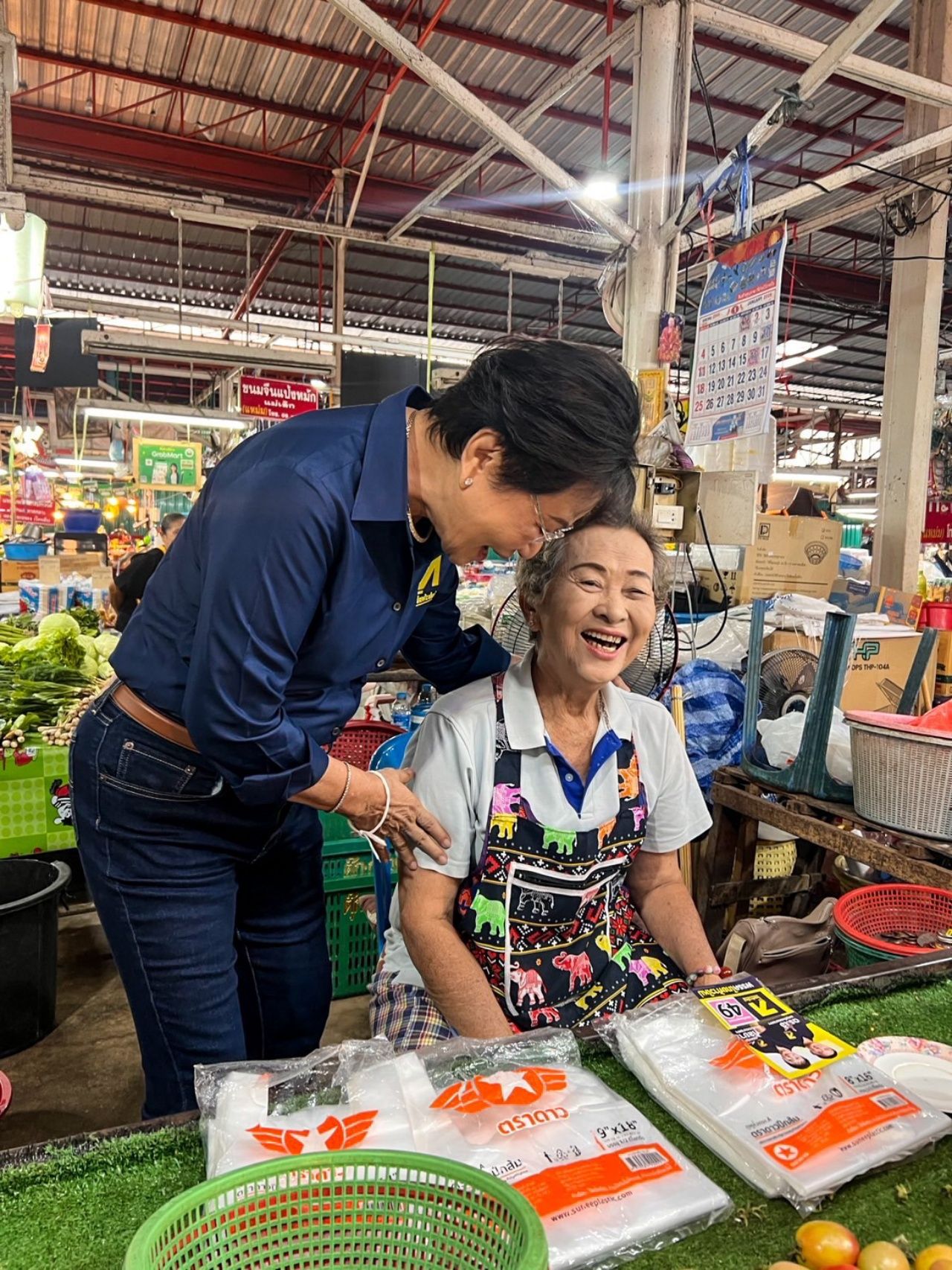 “坤仁加拉雅”带领新泰党在呵叻府拉票，随后“艾博士”带领团队举行大型演讲