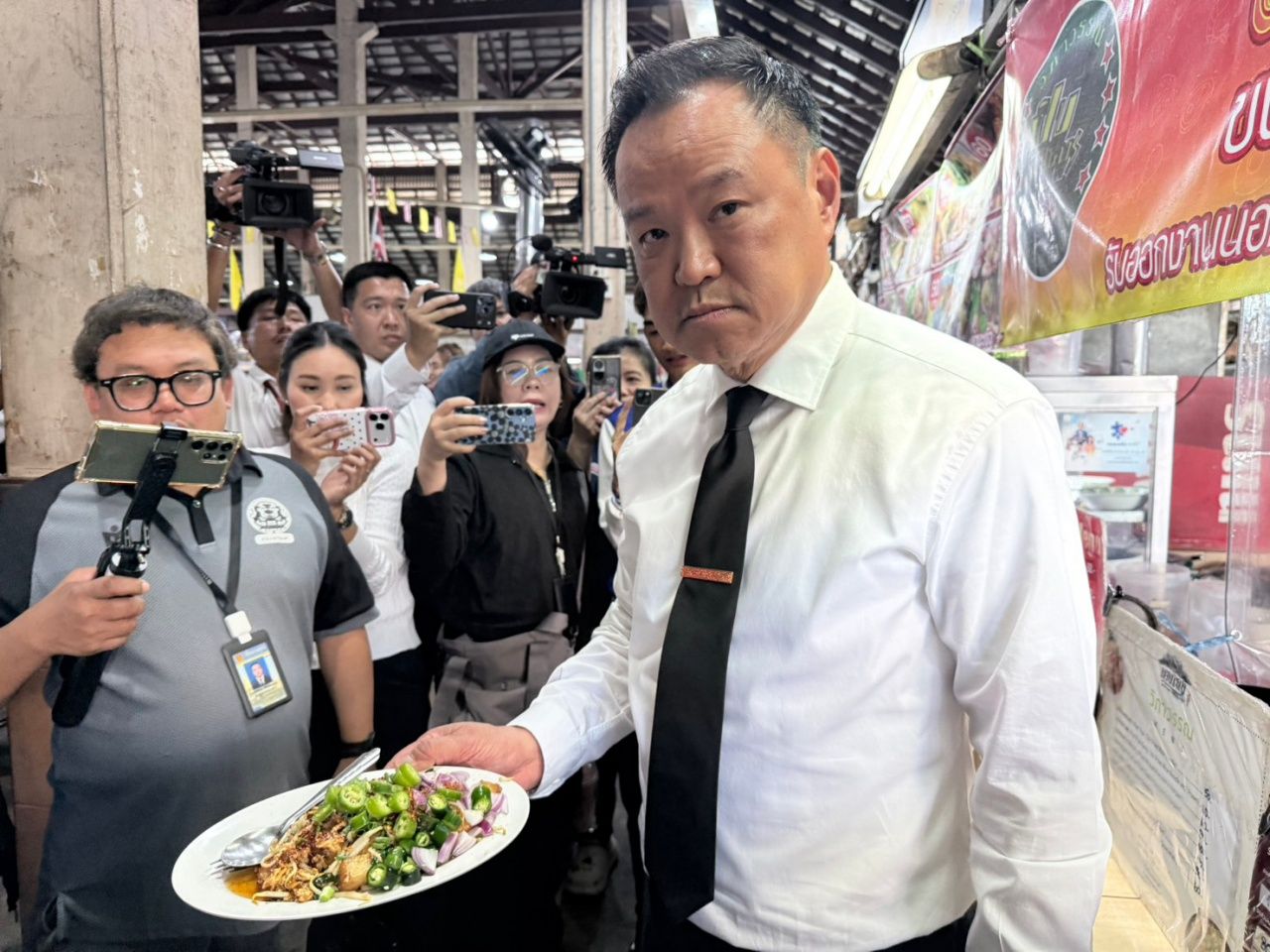 总理在南隆市场午餐 指边境三省爆炸事件属动乱行为