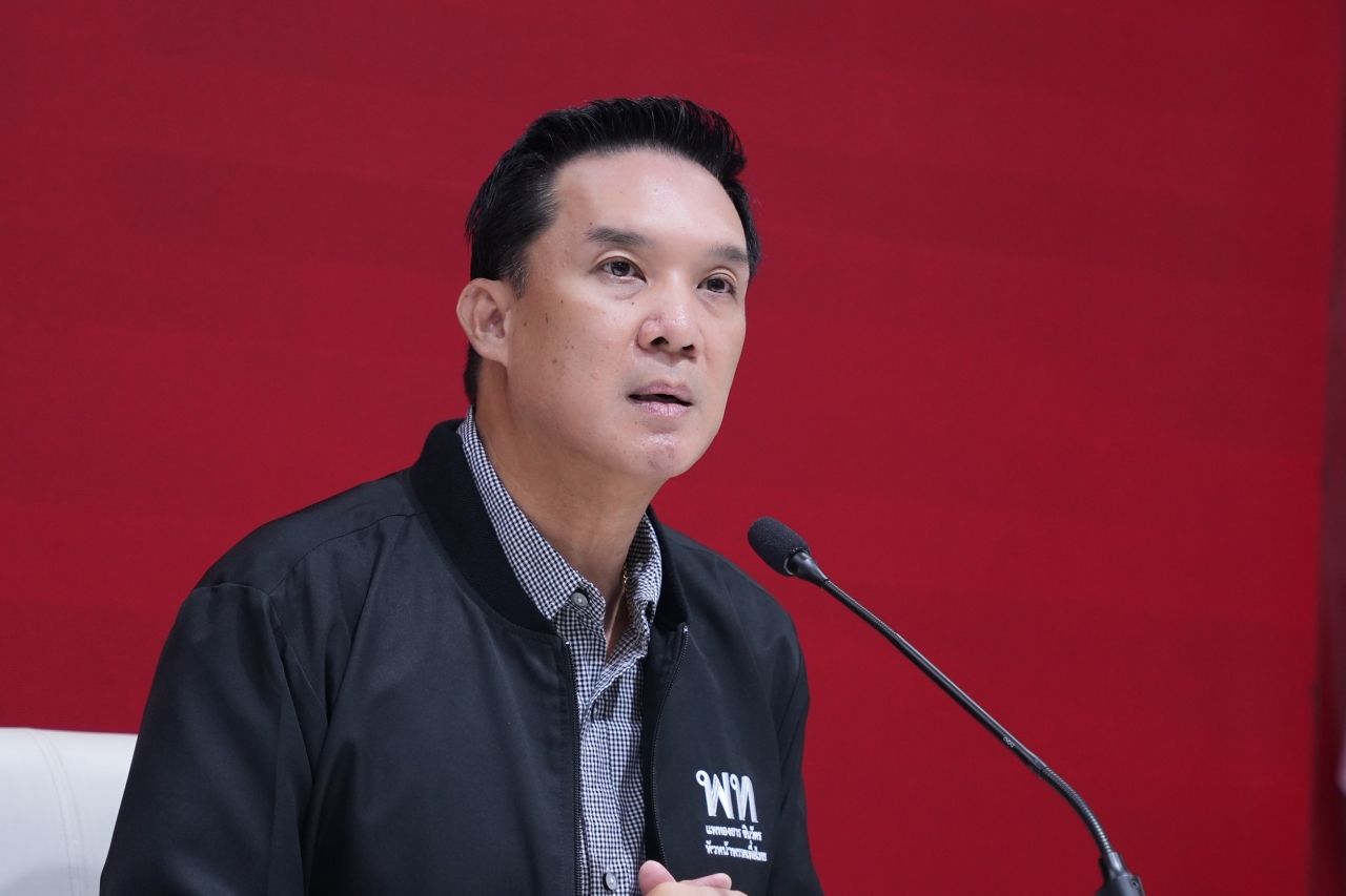 担忧“卡拉多克案件”和“参议员选事案”被掩盖，为泰党呼吁民众对政府施压