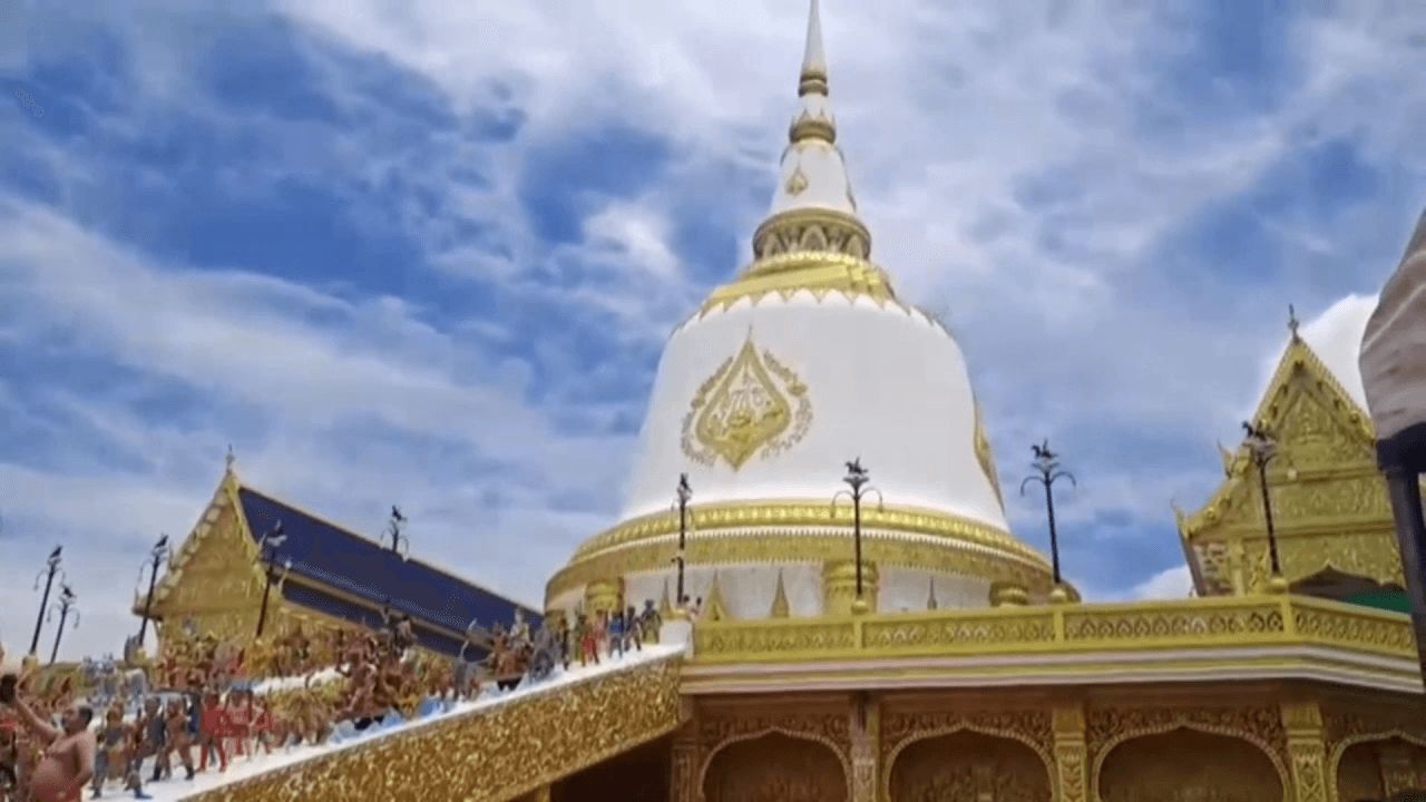 追捕在著名寺庙住持寮房内盗走超过100泰铢黄金和数百万现金的嫌疑犯