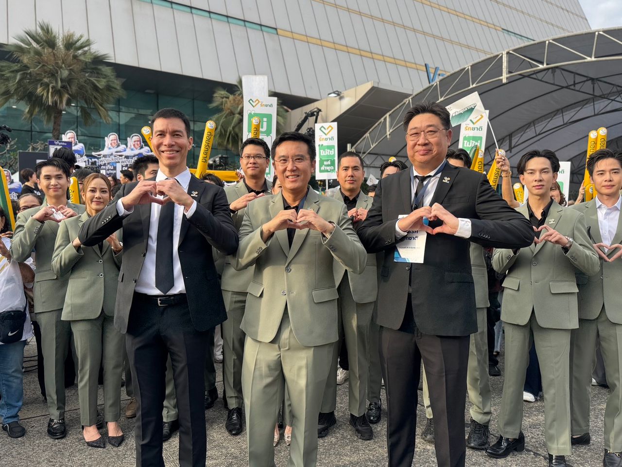 惊喜！“เจตฎ์ โทณะวณิก”成为爱国党首位总理候选人