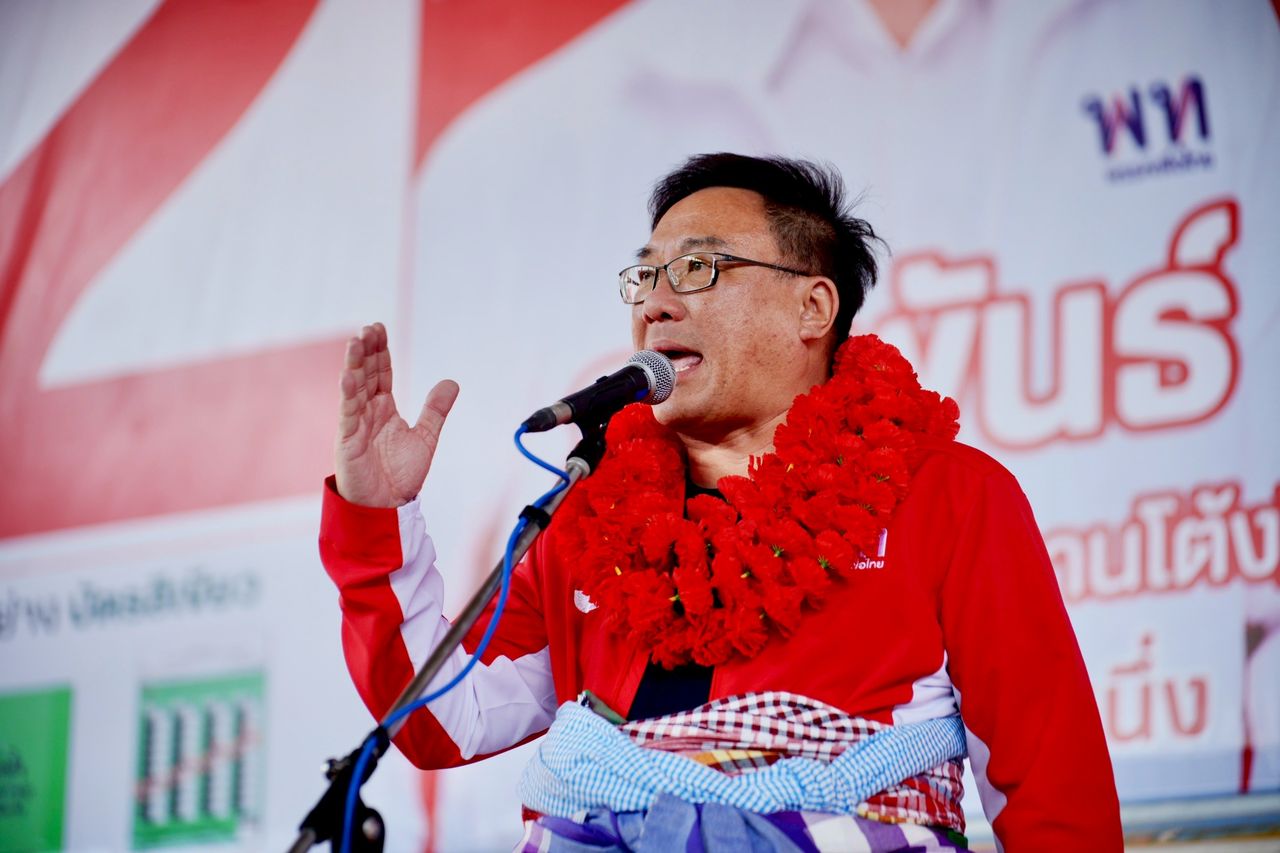 “朱拉潘”在汶干府拉票，恳请民众选择为泰党赢得整个府，提出泰国无贫困政策