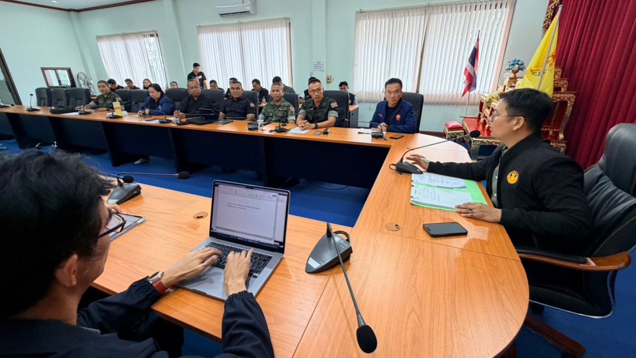 军事委员会突袭达叻视察泰柬边境,海军司令准备遵令拆除三座房屋