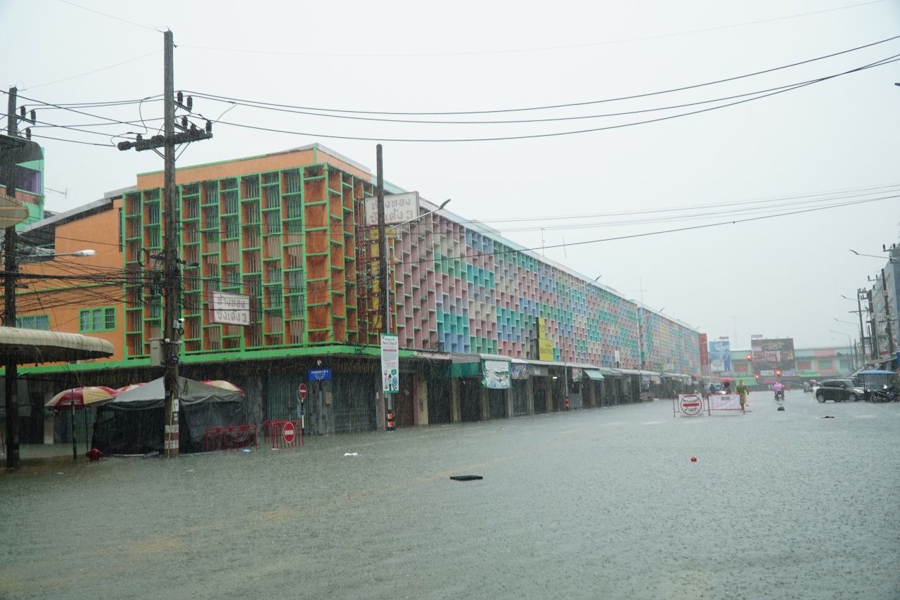 也拉危机 洪水涌入经济区 80-100厘米 群众紧急撤离