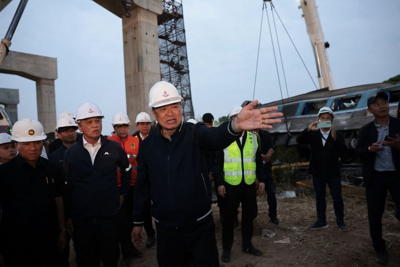 总理视察色丘起重机坠落事故现场，政府全力支援死伤者