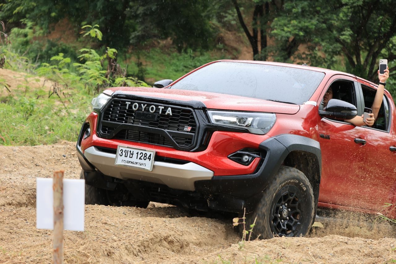 观看TOYOTA HILUX REVO 10 高手对抗赛2025的越野比赛