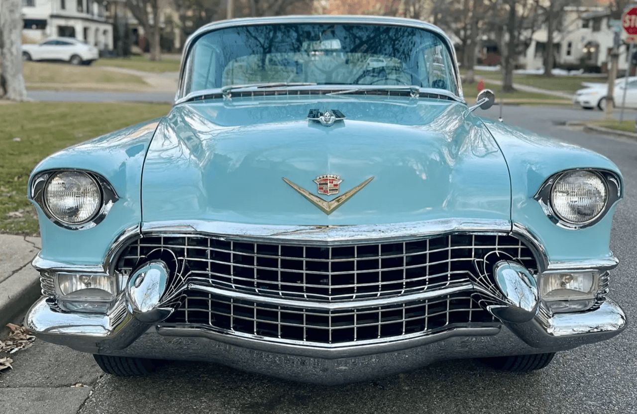 优雅的经典:1955年 Cadillac Fleetwood Series 62 座驾