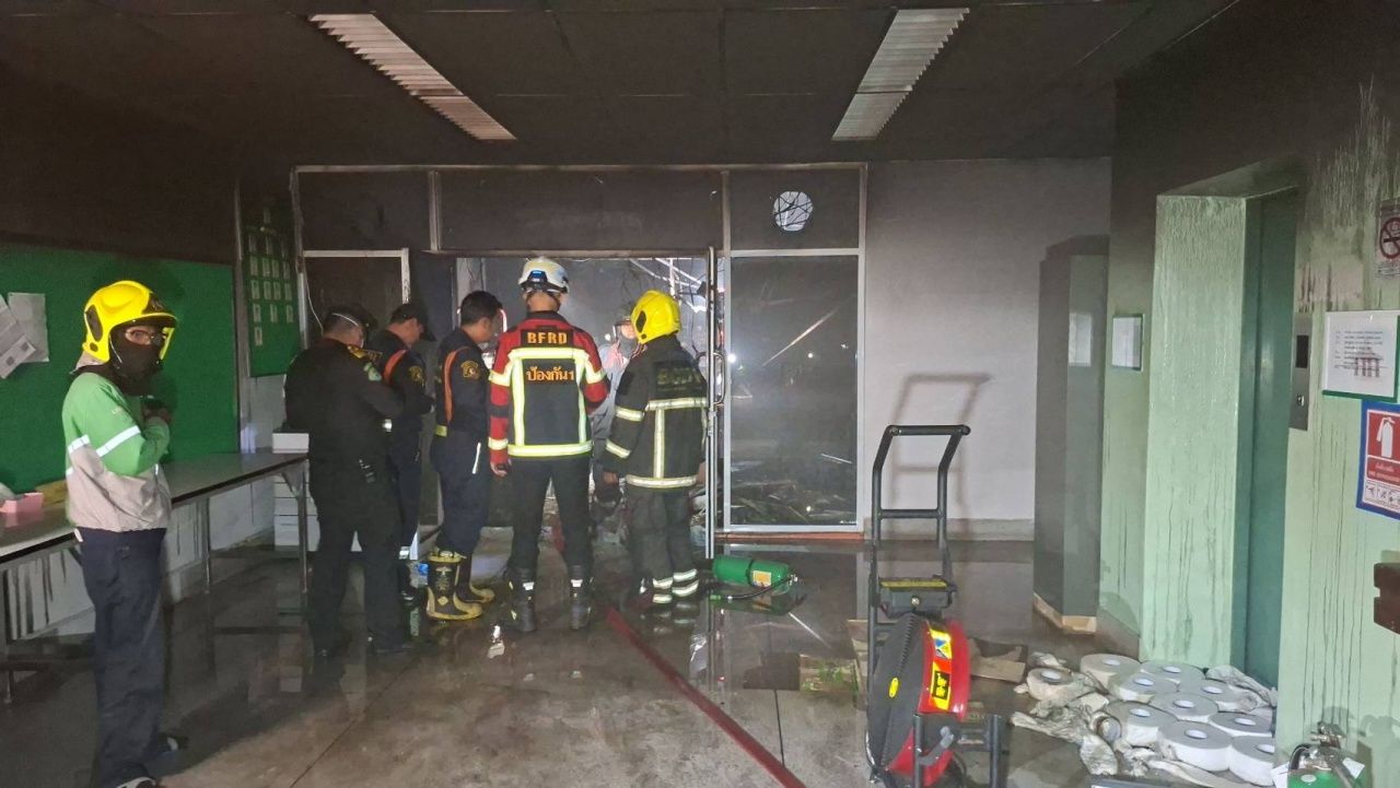 曼谷 Bang Khun Thian 区办公室起火，疑因电路短路 财务室为起火点