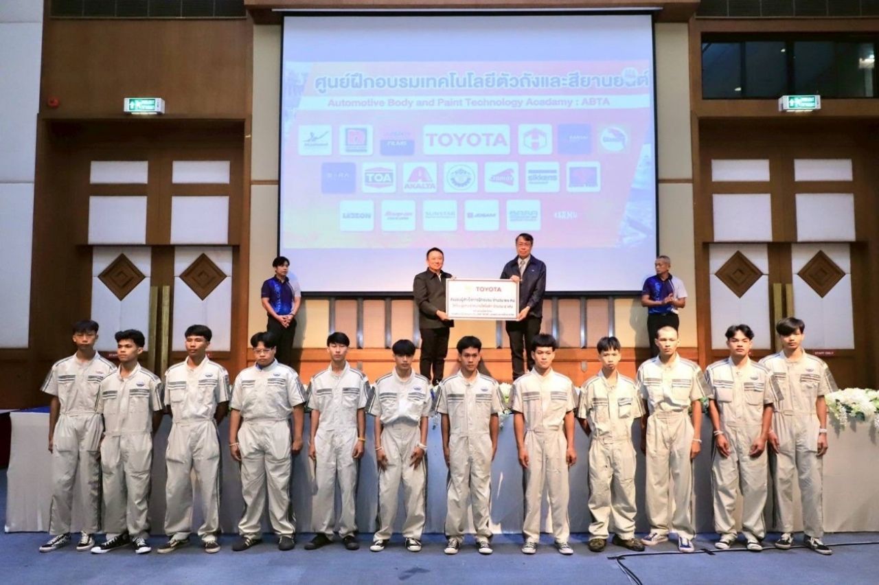 汽车领域：丰田交付车身维修短期培训课程毕业生